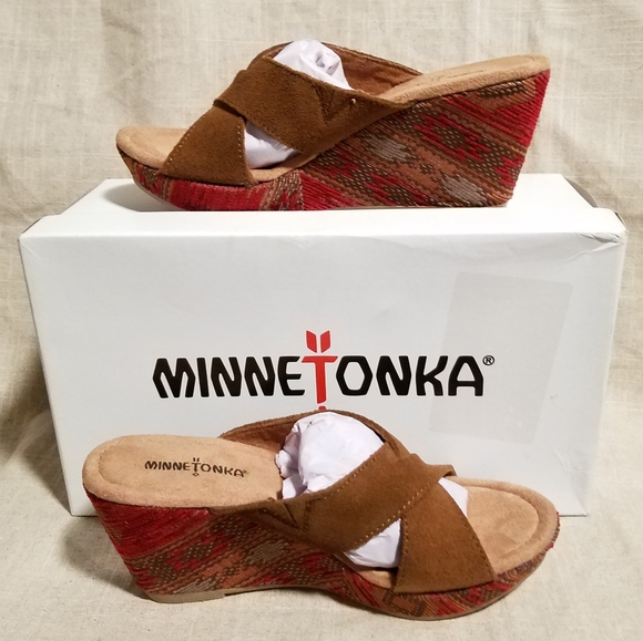 Minnetonka Wedge Heels - Picture 3 of 5